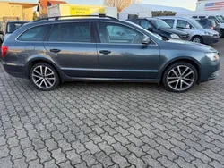 Grau Gebraucht 2014 Skoda Superb Ambition Kombi | 6.099 € (Superpreis)