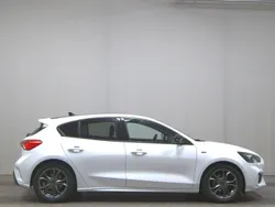 Weiss Gebraucht 2019 Ford Focus ST-Line Limousine | 10.880 € (Superpreis)