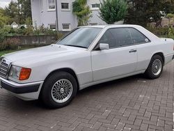 Weiß Gebraucht 1990 Mercedes E230 Coupé | 15.890 €
