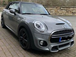 Grau Gebraucht 2018 Mini Cooper S Kleinwagen | 20.500 € (Etwas zu teuer)