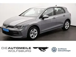 Mondsteingrau Gebraucht 2024 VW Golf VIII Life Limousine | 23.350 € (Guter Preis)