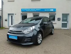 Grau Gebraucht 2015 Kia Rio 2 Limousine | 6.690 € (Etwas zu teuer)
