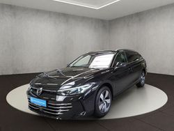 Grenadillschwarz metallic Gebraucht 2024 VW Passat Elegance Kombi | 49.800 € (Teuer)