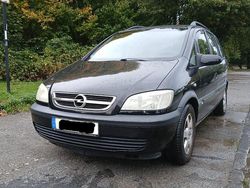 Schwarz Gebraucht 2003 Opel Zafira Van / Kleinbus | 1.700 € (Fairer Preis)