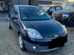 Blau Gebraucht 2004 Ford Fiesta Kleinwagen | 350 €