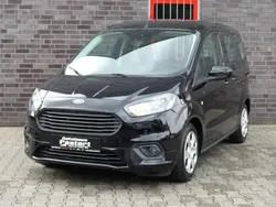 Schwarz Gebraucht 2018 Ford Tourneo Courier Trend Van / Kleinbus | 11.950 € (Fairer Preis)