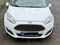 Weiß Gebraucht 2015 Ford Fiesta Titanium Kleinwagen | 8.700 € (Fairer Preis)