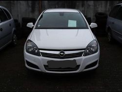 Weiß Gebraucht 2009 Opel Astra Edition Limousine | 2.499 € (Fairer Preis)