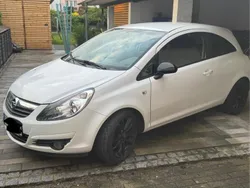 Weiß Gebraucht 2011 Opel Corsa Color Edition Kleinwagen | 2.600 € (Fairer Preis)