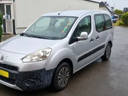 Grau Gebraucht 2012 Peugeot Partner Tepee Van / Kleinbus | 2.990 €