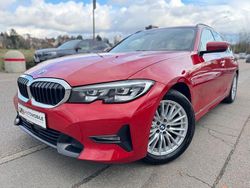 Rot Gebraucht 2021 BMW 320 Sport Line Kombi | 18.499 € (Guter Preis)