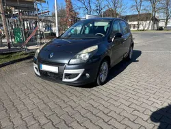 Grau Gebraucht 2011 Renault Scénic III Luxe Van / Kleinbus | 4.600 € (Fairer Preis)