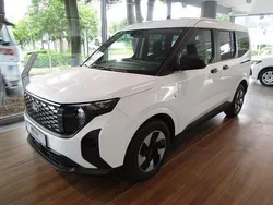 Weiß Neu 2025 Ford Tourneo Trend Van / Kleinbus | 33.490 € (Guter Preis)