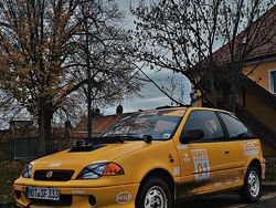 Gelb Gebraucht 2002 Suzuki Swift GLS Kleinwagen | 2.000 € (Teuer)