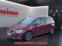 Rot Gebraucht 2019 VW Golf Sportsvan IQ Drive Van / Kleinbus | 18.439 € (Fairer Preis)