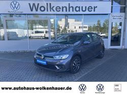 Rauchgrau (metallic) Gebraucht 2024 VW Polo Life Kleinwagen | 19.950 € (Fairer Preis)