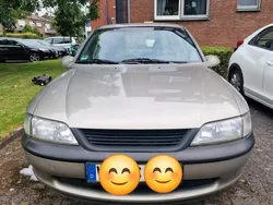 Gold Gebraucht 1999 Opel Vectra Limousine | 1.900 €