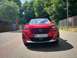 Rot Gebraucht 2021 Peugeot e-2008 Allure+ SUV | 15.890 € (Guter Preis)