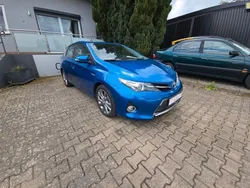 Blau Gebraucht 2015 Toyota Auris Hybrid Executive Limousine | 12.990 € (Guter Preis)