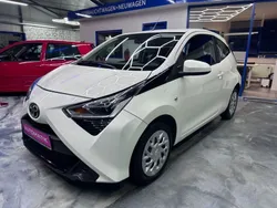 Weiß Gebraucht 2021 Toyota Aygo X-play Kleinwagen | 10.890 € (Fairer Preis)