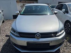 Silber Gebraucht 2012 VW Jetta Limousine | 9.999 € (Teuer)