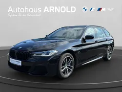 Saphirschwarz Gebraucht 2022 BMW 530e Sport Line Kombi | 35.530 € (Fairer Preis)