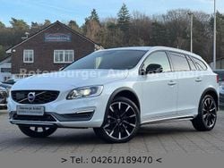 Weiß Gebraucht 2016 Volvo V60 CC Summum Kombi | 15.550 € (Teuer)