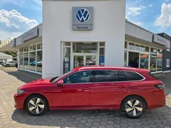 Rot Gebraucht 2024 VW Passat Elegance Kombi | 35.490 €