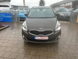 Braun Gebraucht 2015 Kia Carens Edition 7 Van / Kleinbus | 7.999 € (Etwas zu teuer)