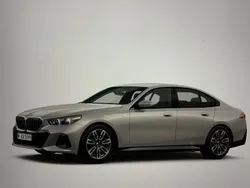 Silber Gebraucht 2024 BMW 520 M Sport Limousine | 48.500 € (Superpreis)
