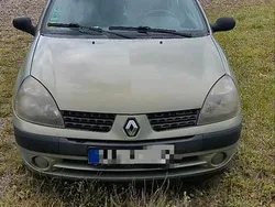 Grün Gebraucht 2006 Renault Clio II Kleinwagen | 600 € (Fairer Preis)