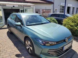 Grün Gebraucht 2024 VW Passat Business Kombi | 53.013 €