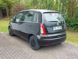 Schwarz Gebraucht 2010 Lancia Musa Van / Kleinbus | 3.200 € (Fairer Preis)