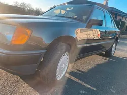 Blau Gebraucht 1988 Mercedes E200 Limousine | 4.000 €