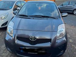 Grau Gebraucht 2011 Toyota Yaris Limousine | 5.500 € (Fairer Preis)