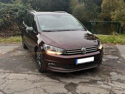 Rot Gebraucht 2019 VW Touran IQ Drive Van / Kleinbus | 20.100 € (Fairer Preis)