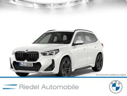 Mineralweiß metallic Neu 2025 BMW X1 Performance SUV | 56.500 € (Fairer Preis)