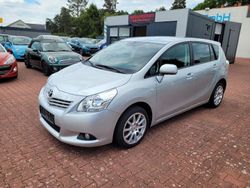 Silber Gebraucht 2011 Toyota Verso Life Van / Kleinbus | 9.800 € (Fairer Preis)