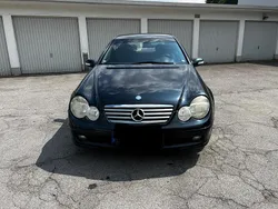 Blau Gebraucht 2002 Mercedes 180 Limousine | 1.900 €