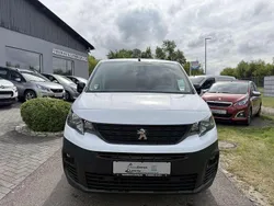 Weiß Gebraucht 2023 Peugeot Partner Premium Van / Kleinbus | 17.950 € (Fairer Preis)