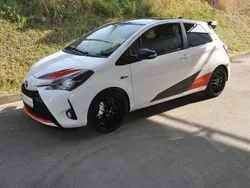 Weiß Gebraucht 2018 Toyota Yaris Kleinwagen | 21.999 €
