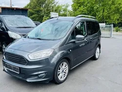 Grau Gebraucht 2015 Ford Tourneo Courier Titanium Van / Kleinbus | 7.999 € (Guter Preis)