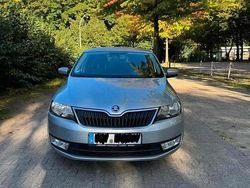 Silber Gebraucht 2013 Skoda Rapid Limousine | 7.500 €