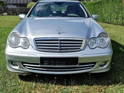Silber Gebraucht 2006 Mercedes C200 Limousine | 4.500 €