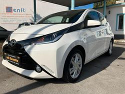 Weiß Gebraucht 2017 Toyota Aygo X-play Kleinwagen | 8.450 € (Fairer Preis)