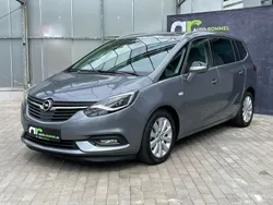 Grau Gebraucht 2017 Opel Zafira Innovation Van / Kleinbus | 15.990 € (Teuer)