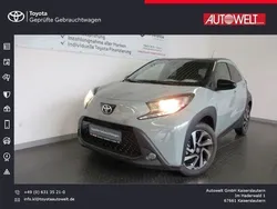 Urban khaki / night sky black Gebraucht 2024 Toyota Aygo Basis Kleinwagen | 16.944 € (Etwas zu teuer)