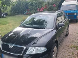 Schwarz Gebraucht 2005 Skoda Octavia Kombi | 2.000 € (Fairer Preis)
