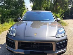 Grau Gebraucht 2018 Porsche Cayenne Turbo SUV | 43.000 €