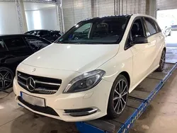Weiß Gebraucht 2013 Mercedes B200 Van / Kleinbus | 12.690 € (Fairer Preis)